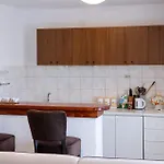 2 Bedroom Cozy In 公寓