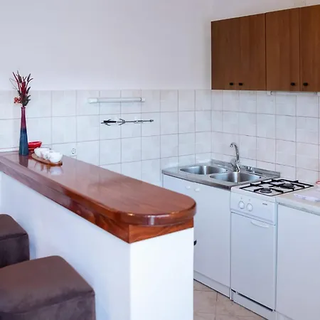 Apartamento 2 Bedroom Cozy In Srb