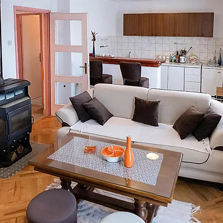 2 Bedroom Cozy In